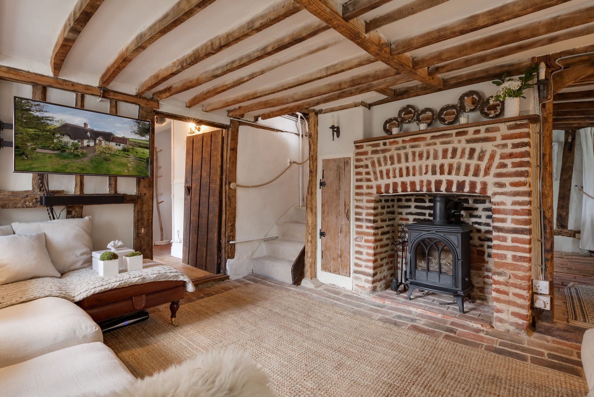 Traditional Cottage living room with exposed timbers